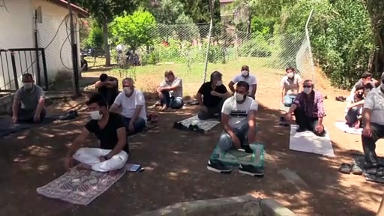 Cuma vakti vatandaş cami avlusu, stadyum ve pazar yerlerini doldurdu - MUĞLA