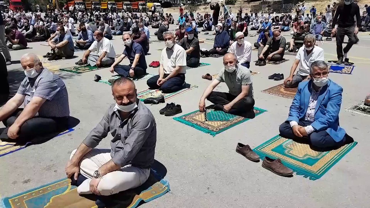 Cuma namazı cemaatle yeniden kılındı - NİĞDE