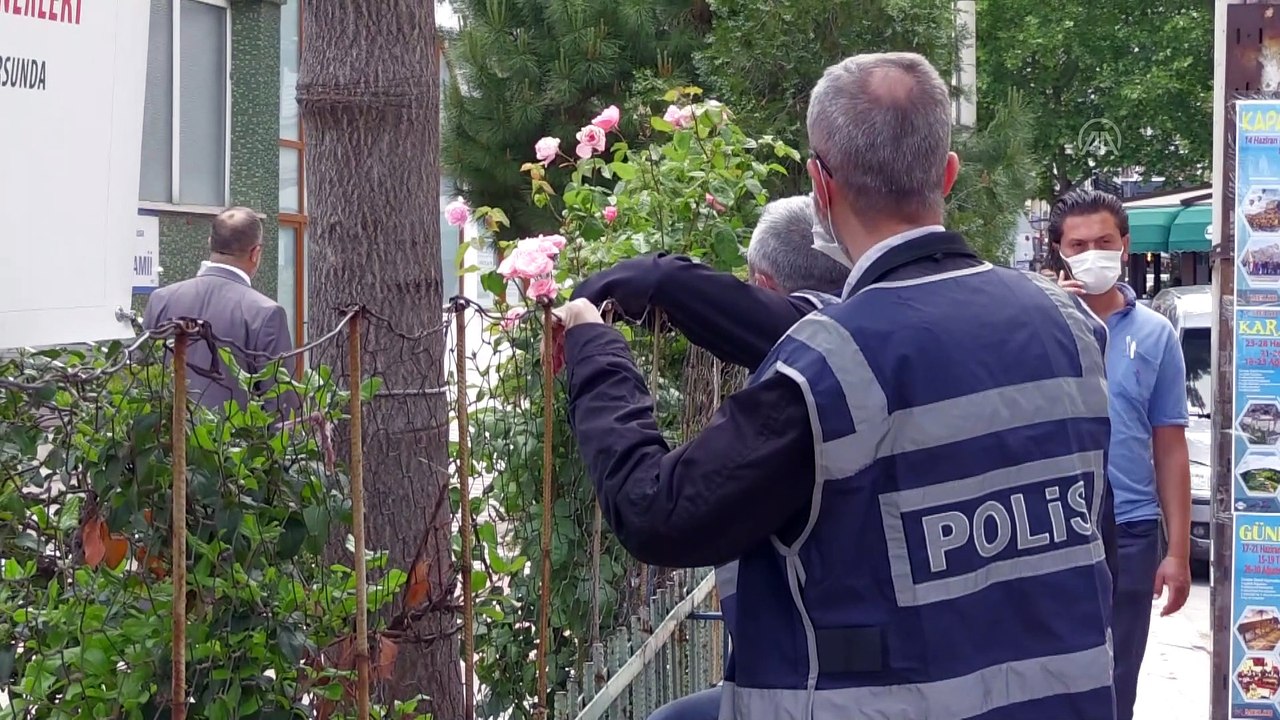 Camilerde salgın sürecindeki ikinci cuma namazı kılındı - AFYONKARAHİSAR