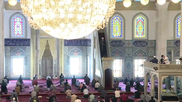 Kocatepe Camisi'nde cuma namazı kılındı - ANKARA