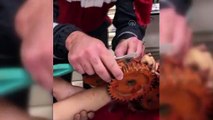 Küçük çocuğun eli, itfaiye ekiplerince sıkıştığı makineden hastanede çıkartıldı - DENİZLİ