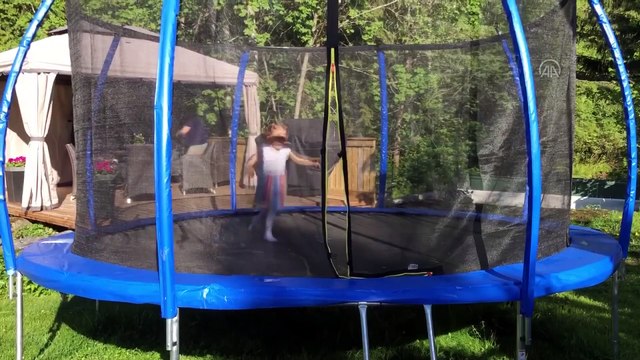 Finlandiya'da yaşayan 3 yaşındaki Dilara, fenalaşan anneannesinin hayatını kurtardı - VANTAA