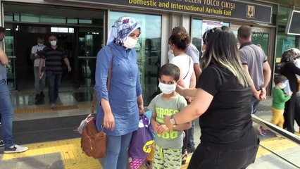 Cumhurbaşkanı Erdoğan'ın tedavisini üstlendiği küçük Taha Elazığ'da coşkuyla karşılandı