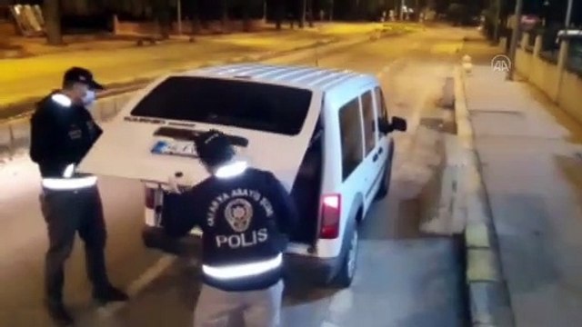 Telefonda kendilerini polis olarak tanıtarak dolandırıcılık yapan 5 şüpheli yakalandı - SAKARYA