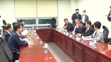 "야당 몫으로 법사위원장 하셨죠?"...'뼈 있는 인사' 주고받은 여야 / YTN