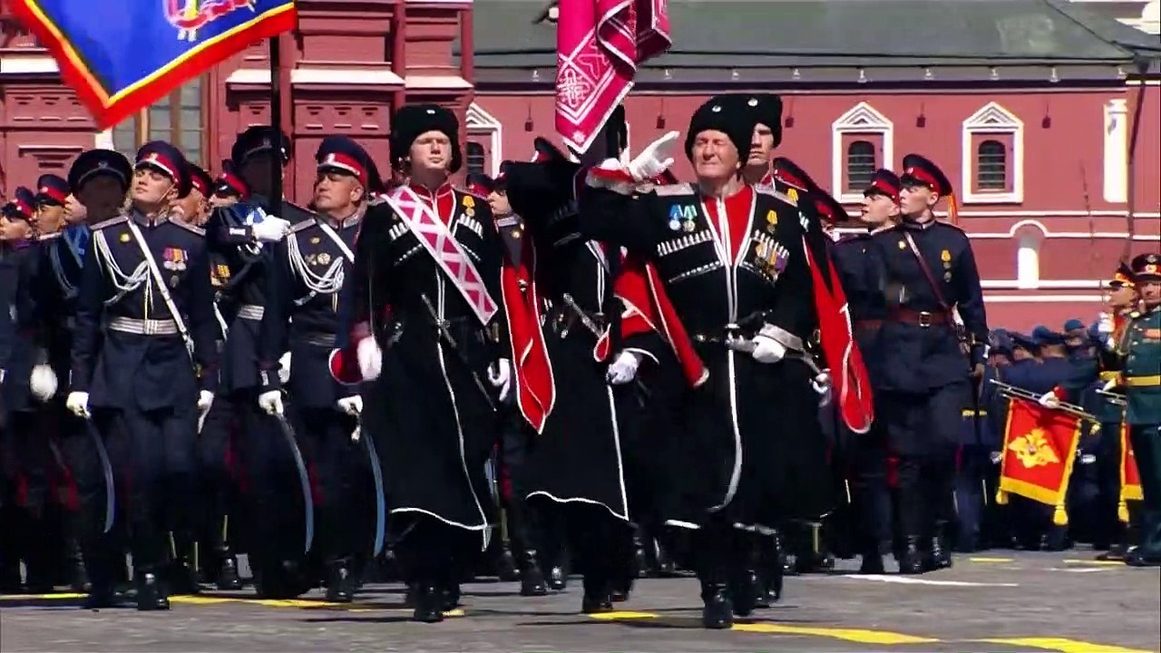 Grandiose défilé militaire sur la Place Rouge pour les 75 ans de la victoire sur l'Allemagne nazie