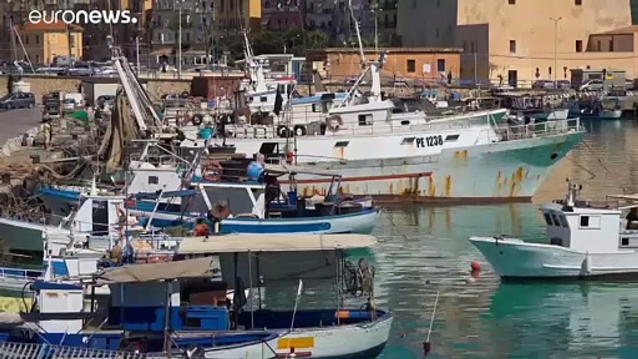 Schiff Moby Zaza mit 28 Covid-19 infizierten Migranten vor Sizilien