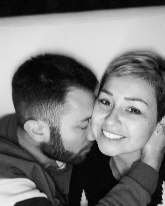Conmovedora propuesta de matrimonio de un joven a su novia con cáncer días antes de morir