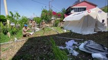 'Mehmetçik' depremin ardından çadır kurma mesaisinde