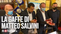 Salvini mangia ciliegie mentre Zaia parla dei bimbi morti a Verona: linciato dai social | Notizie.it
