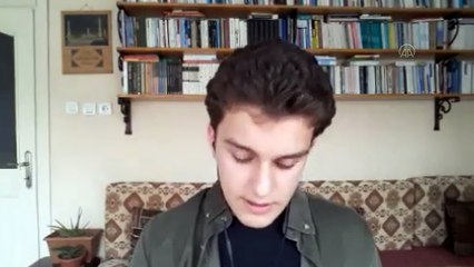 Genç müzisyen gitarıyla mazlumların acılarını anlatıyor - İSTANBUL