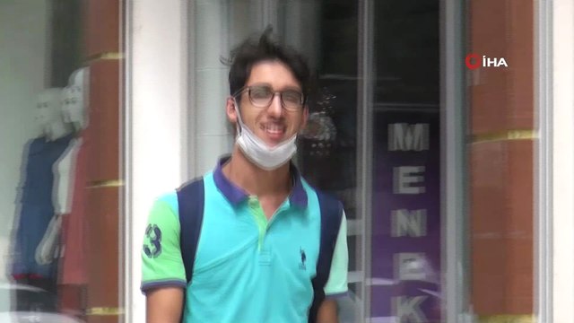 'Korona virüs nasıl yayılır'ın resmi...Maskeyi yüze değil kola takıyorlar