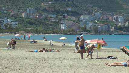 Ora News - Pushuesit nga Kosova “gjallërojnë” Shëngjinin, vlonjatët ulin çmimet me 30 %