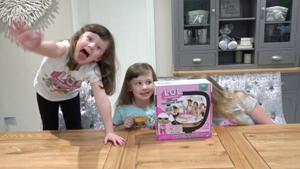 Sophia, Isabella e Alice Brincando com Lol Surprise Makeover Jogo