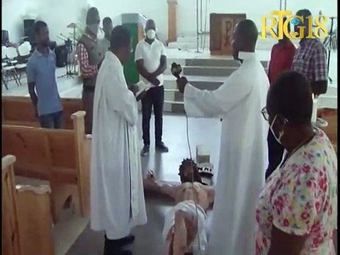 Notre Dame de Lourdes Soisson / Enstalasyon Krisifi plastisyen eskiltè Berthony SEIZE fè pou pawas