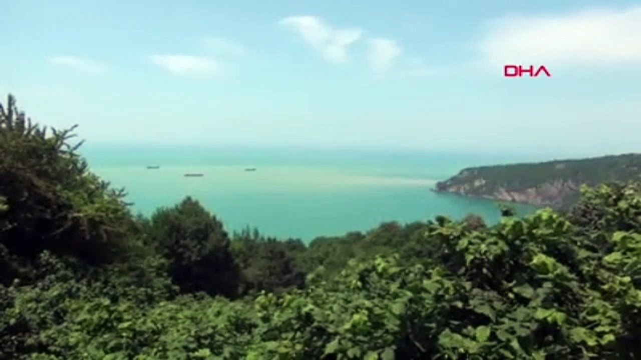 Bartın Irmağı’ndan akan çamurlu su nedeniyle denizin rengi değişti