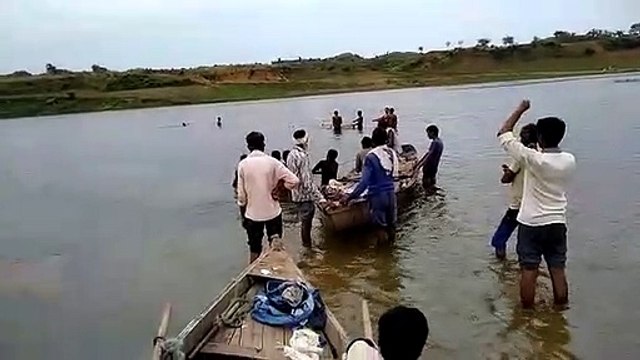सुबह 3.30 बजे मिला एक बच्चे का शव, 8.30 तक चारों शव नदी से निकाले गए