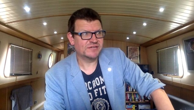 Andrew Eborn's ULTIMATE GUIDE to House Boats - licences with Lee Hathaway