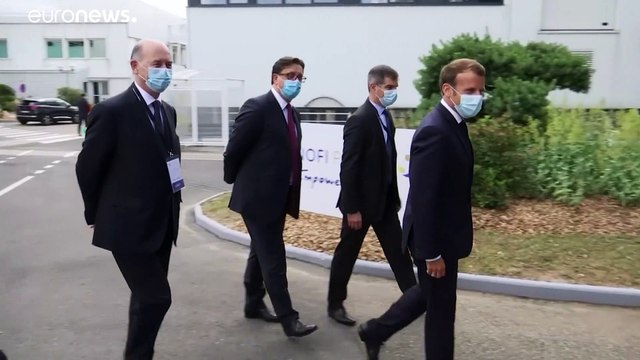 Macron visita stabilimento farmaceutico a Lione: vaccino sia bene comune