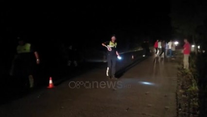 Ora News - Aksident në Divjakë, automjeti godet shtyllën dhe përfundon në kanal