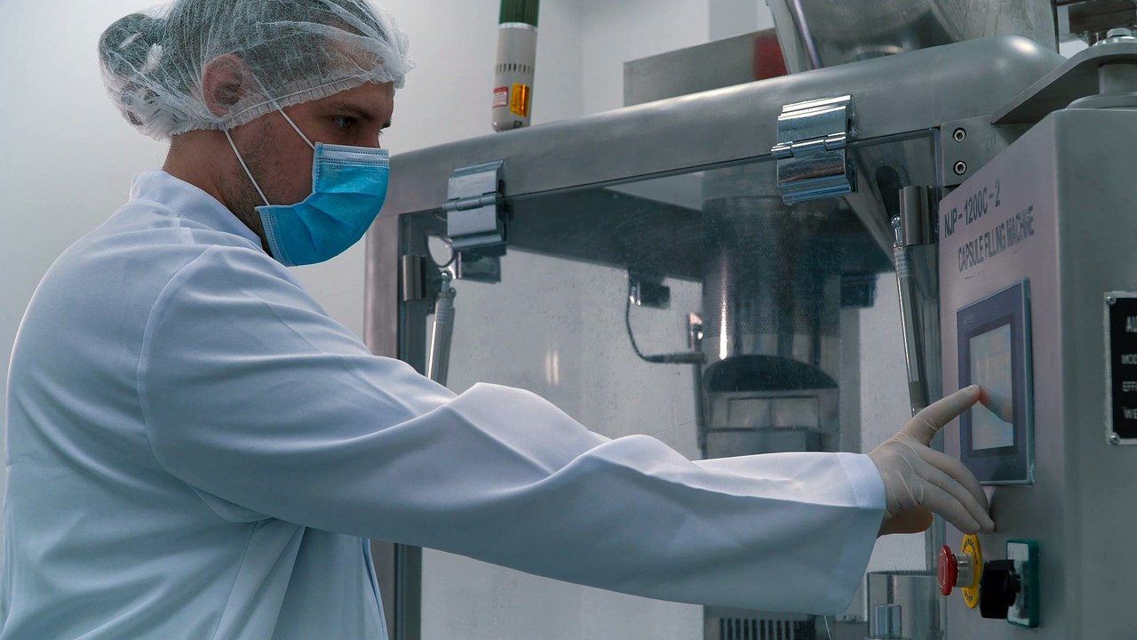 Avi Kerendian-scientist-wearing-masks-and-gloves-in-a-laboratory-GGHTx #AviKerendian #GGHTx