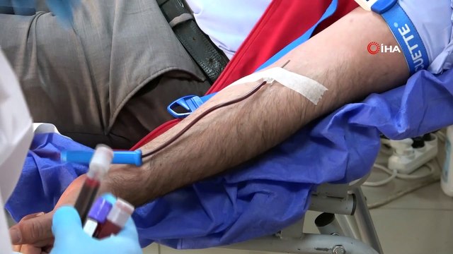 Ardahan’da Gençlik Merkezi personelinden Türk Kızılay'a kan bağışı