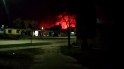 Incendio en un monte y pastizales de Barranqueras