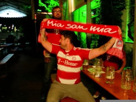 Bayern - La joie mesurée des supporters bavarois après le sacre