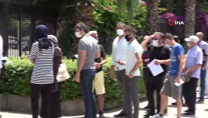 Duruşmaların başladığı Antalya Adliyesi'nde kuyruk oluştu