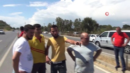 Demir profil taşıyan kamyonete arkadan çarpan otomobil hurdaya döndü... O anlar kamerada