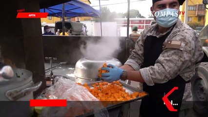 Tentara Chile Bagikan Makanan Gratis Untuk Warga Miskin