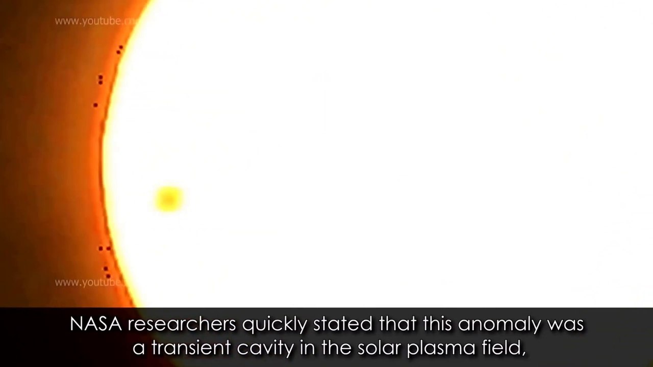 Ovni del tamaño de la tierra en medio del sol