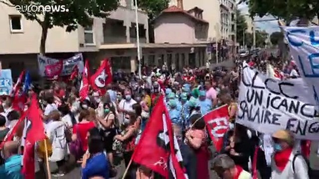 Héros de la crise, les personnels soignants ont manifesté en France pour réclamer plus de moyens