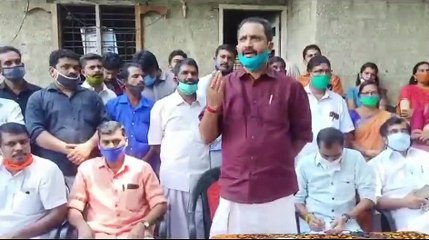 BJPയിലേക്ക്  എത്തിയ വെമ്പായം പന്തലക്കോട് ഡി വൈ എഫ് ഐ പ്രവർത്തകരെയും , കുടുംബാങ്ങളെയും അംഗത്വം നൽകി സ്വീകരിക്കുന്നു