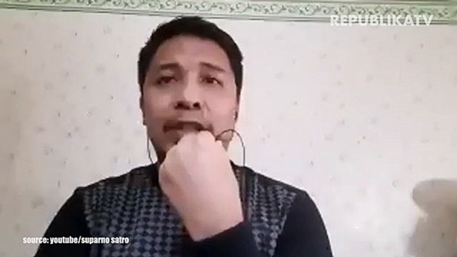 Siswa baru mencuci tangan sebelum berada di lingkungan sekolah saat Simulasi Normal Baru di SMK Kesehatan Mandala Bhakti, Solo, Jawa Tengah.