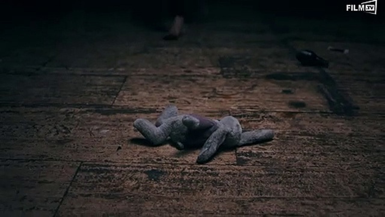 You Should Have Left Clip Theo gets confused looking for Ella Englisch English (2020)