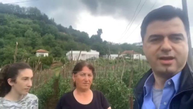 Top News - Basha takon fermerët/ Mbështetja e qeverisë qesharake
