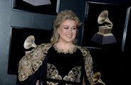Kelly Clarkson desabafa e admite estar vivendo altos e baixos durante pandemia