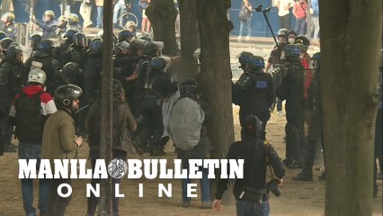 Police fire tear gas as thousands join French healthcare protest