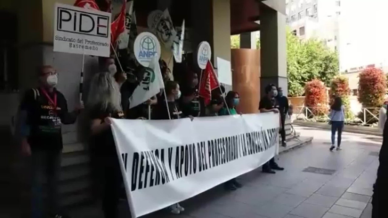 Concentración en Badajoz para protestar contra recortes en educación pública