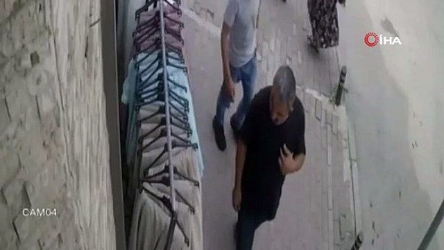 Onlarca insana aldırış etmeden perdeleri böyle çaldılar