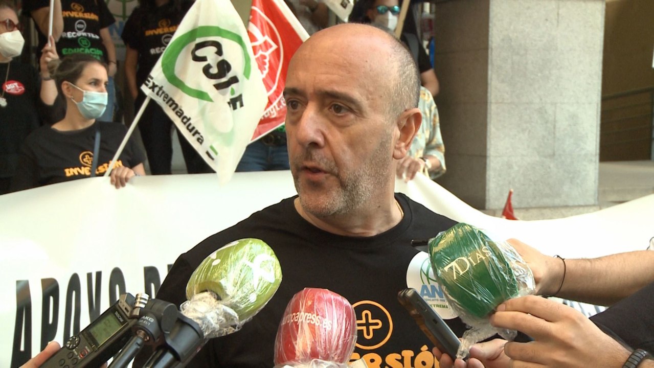 ANPE, PIDE, CSIF, UGT y CCOO protestan contra recortes en educación