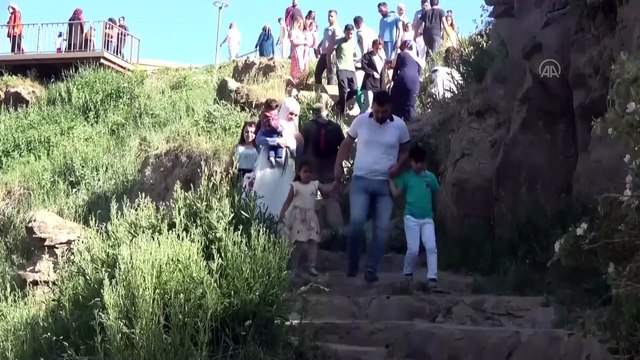 Muradiye Şelalesi'nde ziyaretçi hareketliliği - VAN