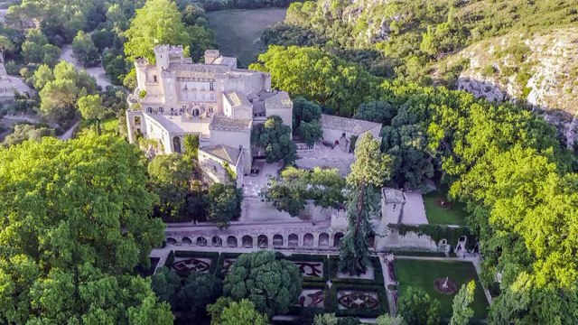 L'interview de Vianney D'Alençon, propriétaire du château de La Barben