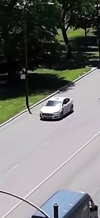 Meliante começou a atirar pedras aos carros que passavam... mas arrependeu-se rapidamente