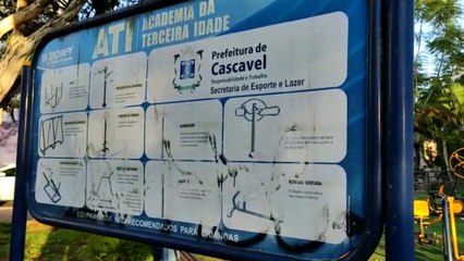 Internauta questiona falta de limpeza em área central de Cascavel