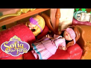 Princess Sofia the First SLEEPOVER Slumber Party with Amber - Disney Princesita Sofía Pijamada Real