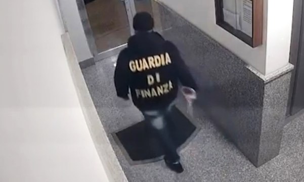 Napoli, la banda dei falsi finanzieri : 6 arresti (17.06.20)