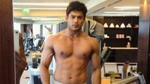 Bigg Boss 13 winner Sidharth Shukla posts shirtless pic, fans drool over his six-pack abs! FilmiBeat