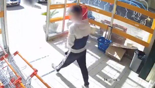 Napoli - Rapinano supermercato: arrestati due ventenni (17.06.20)